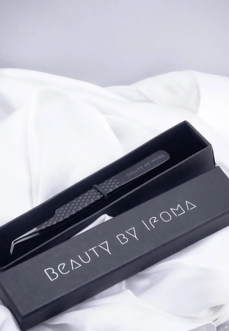 Pinsett fra Beauty by Ifoma i svart eske